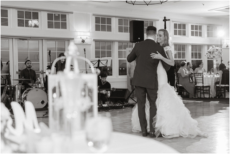 chesapeake-bay-beach-club-nautical-rainy-wedding-140